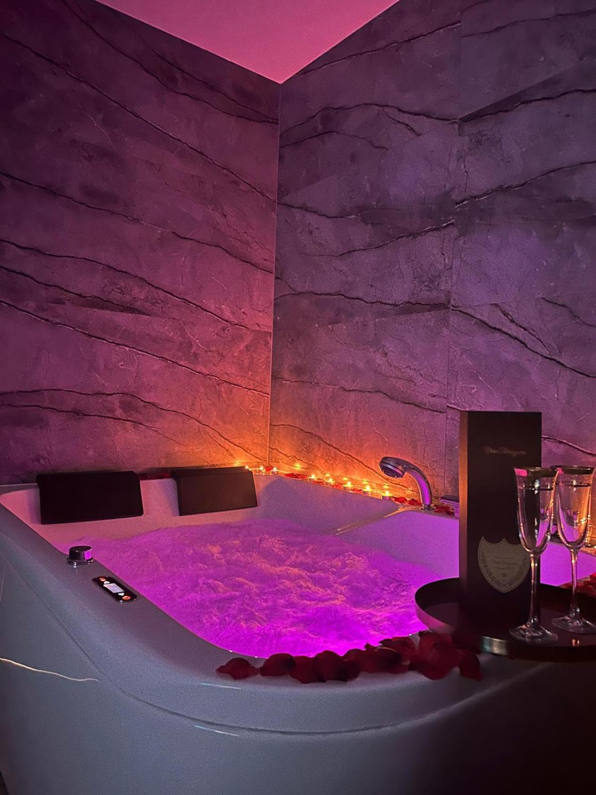 Apartament Z Jacuzzi Klimatyzacja Prywatny Parking Radom Eksteriør bilde