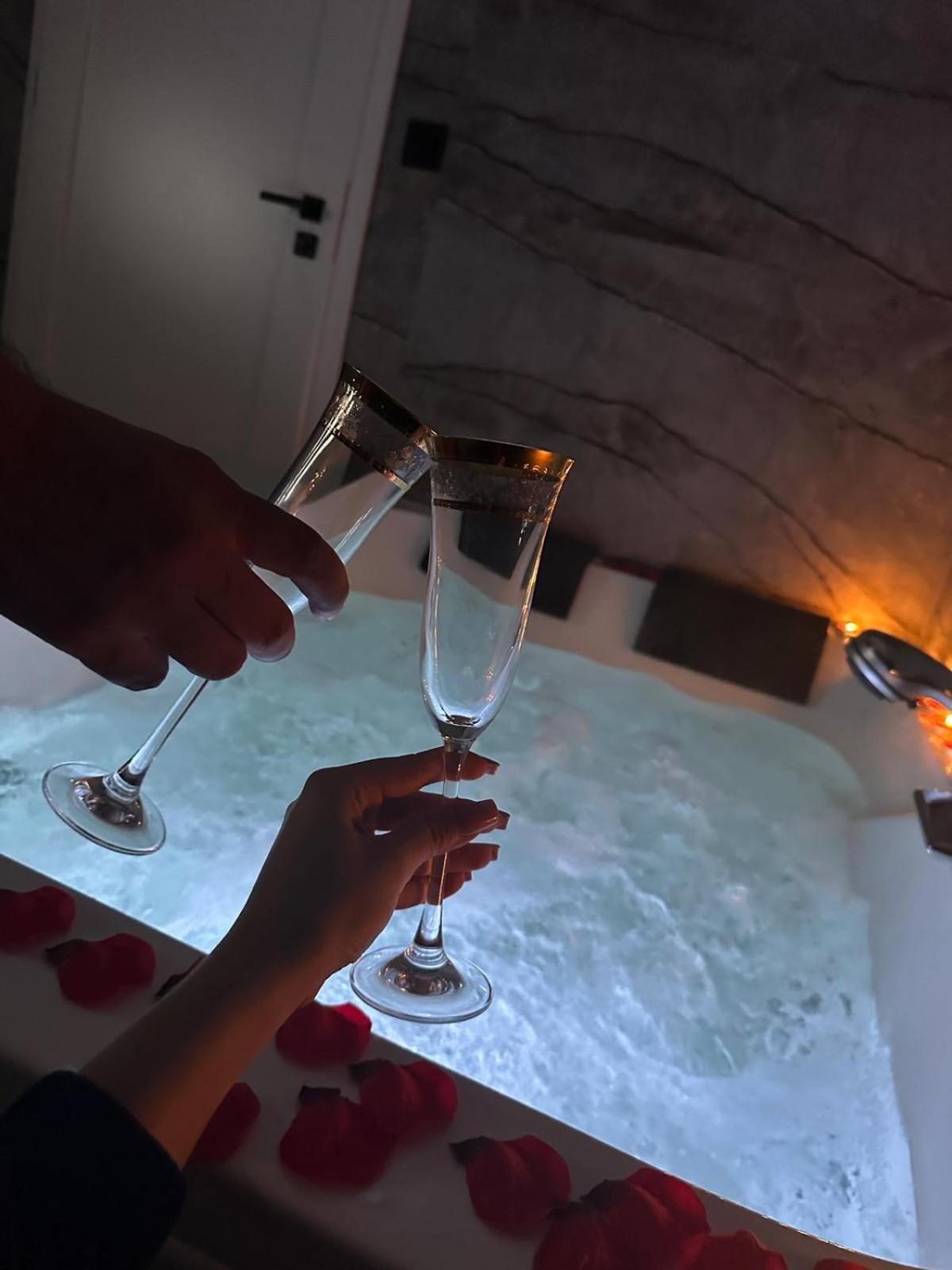 Apartament Z Jacuzzi Klimatyzacja Prywatny Parking Radom Eksteriør bilde