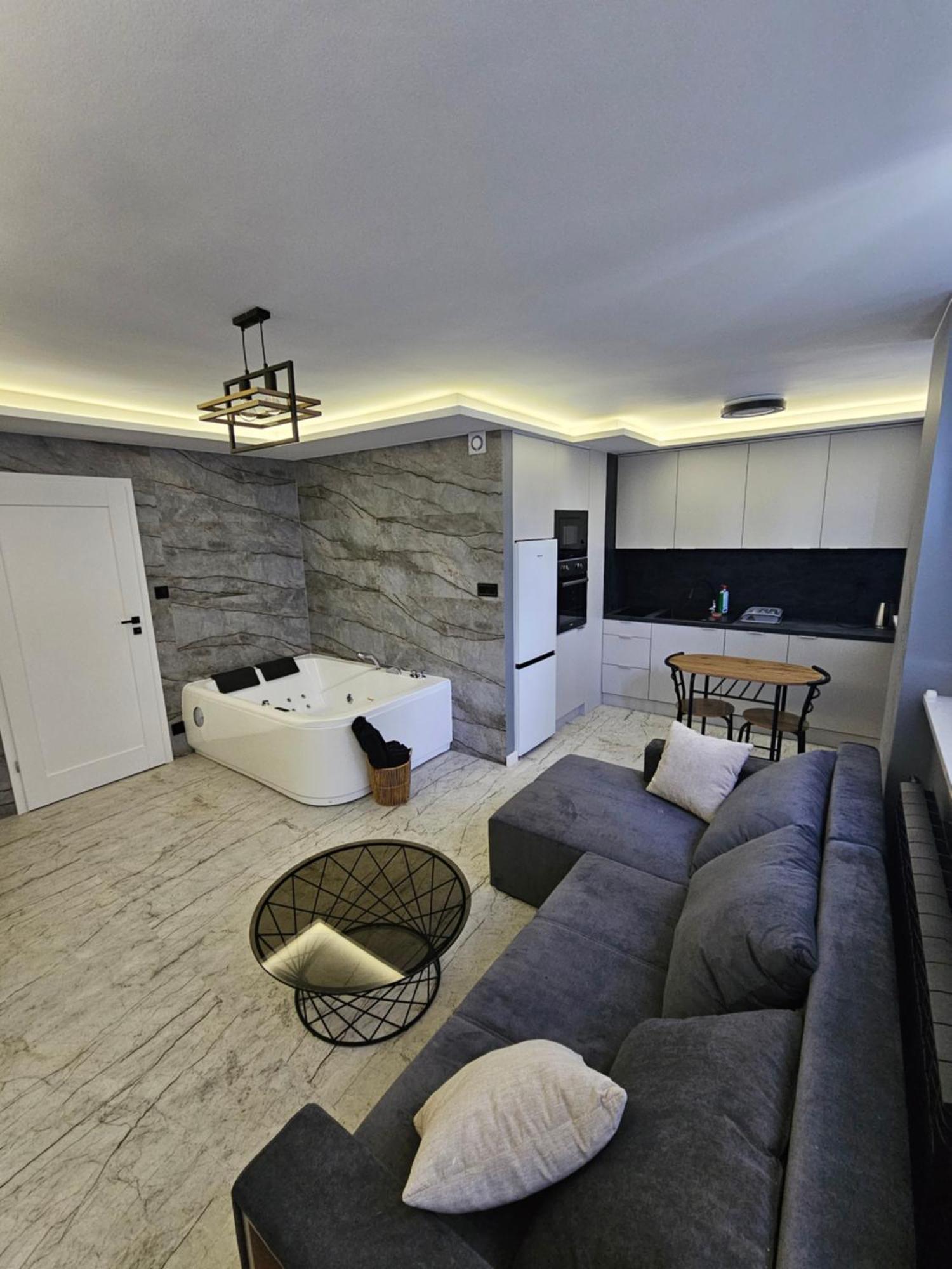 Apartament Z Jacuzzi Klimatyzacja Prywatny Parking Radom Eksteriør bilde